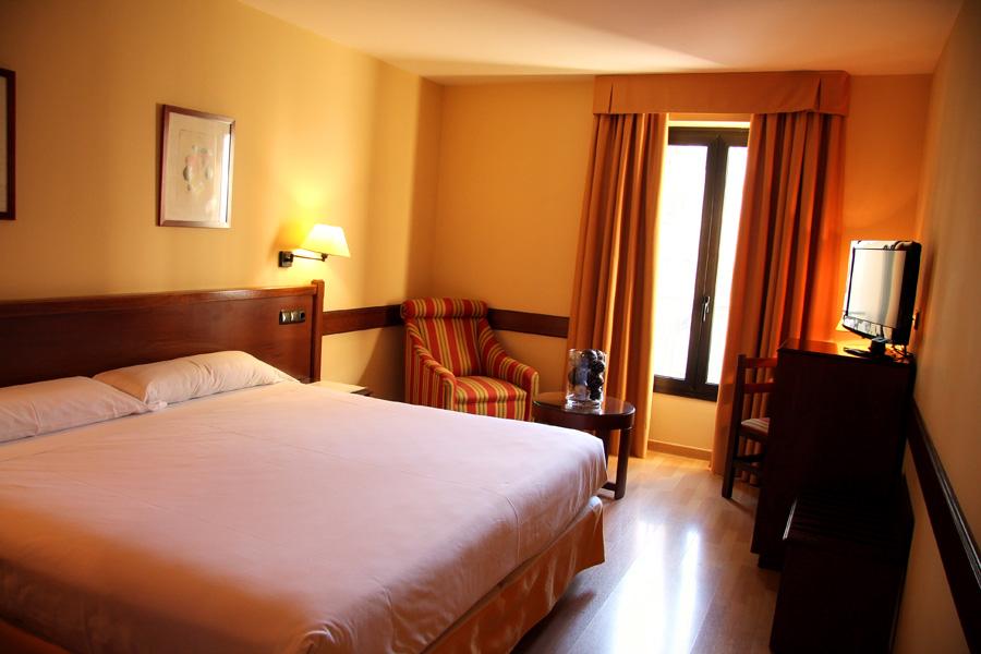 Hotel Oriente Saragosse Extérieur photo