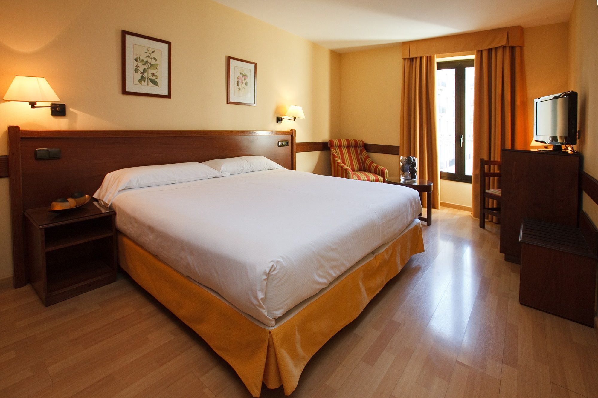 Hotel Oriente Saragosse Extérieur photo