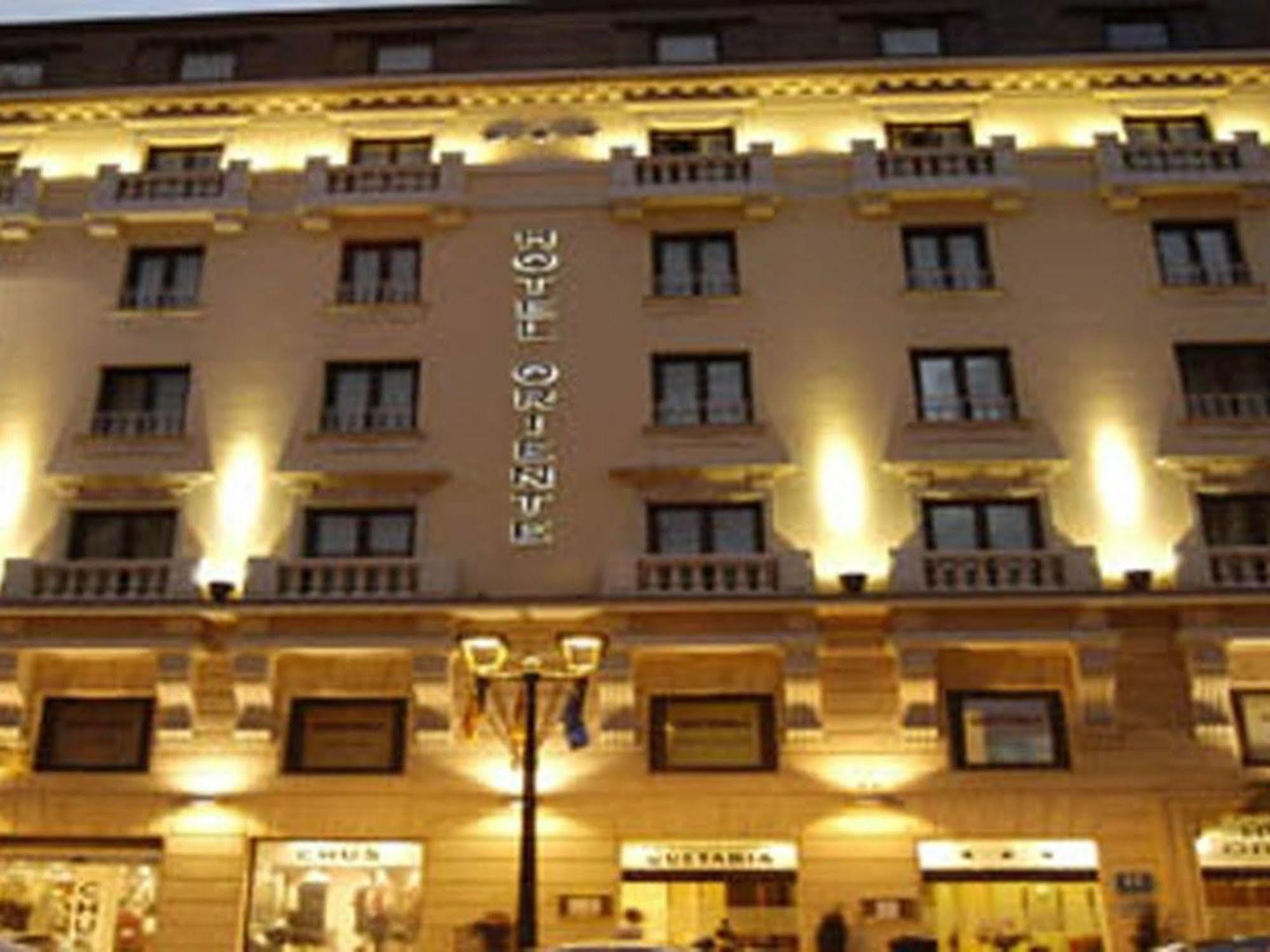 Hotel Oriente Saragosse Extérieur photo